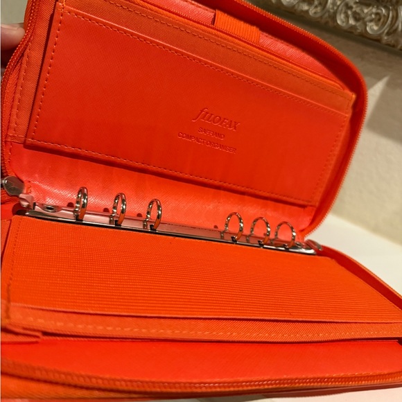 Filofax Saffiano Compact Zip Organiser - Picture 7 of 9